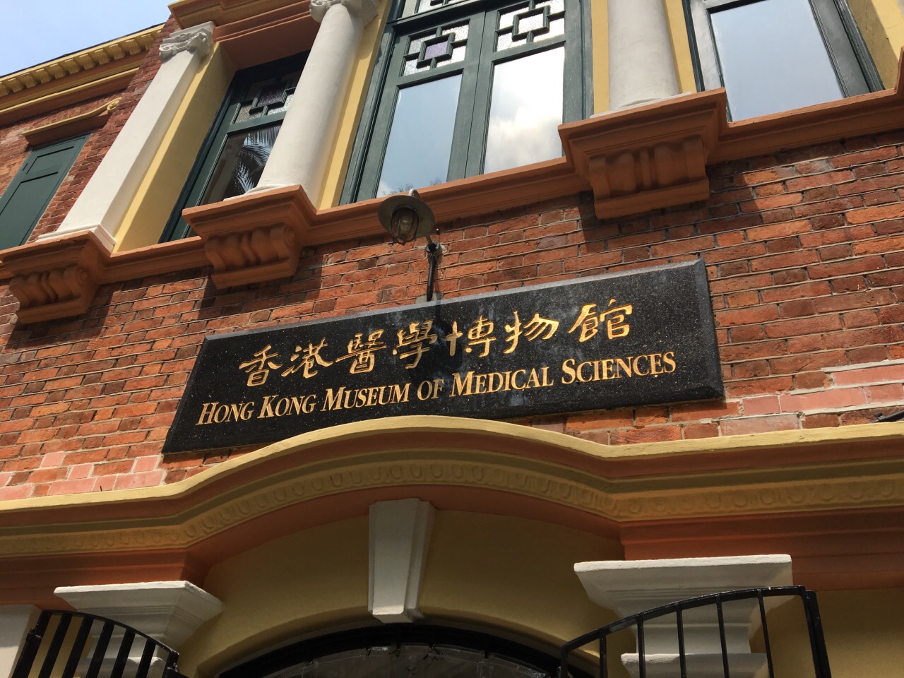 仁濟(jì)醫(yī)院黨委書(shū)記鄭軍華建議建議設(shè)醫(yī)學(xué)博物館，傳播醫(yī)學(xué)知識(shí)