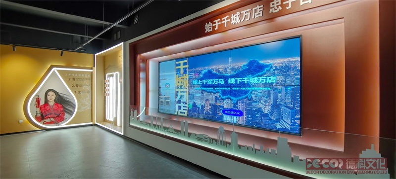 如何利用展覽廳設(shè)計(jì)來展示傳統(tǒng)工藝和手工藝品的創(chuàng)新和發(fā)展？